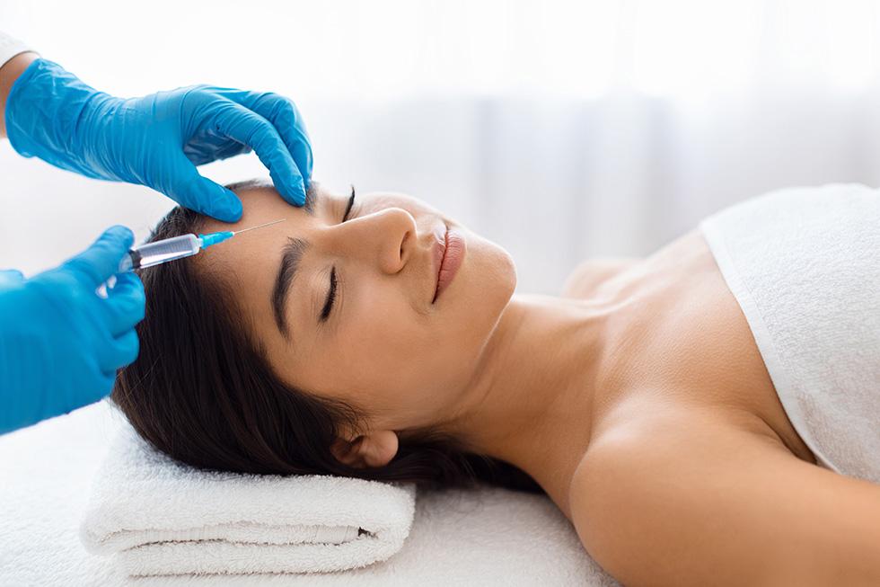 Traiter les rides avec l’acide hyaluronique